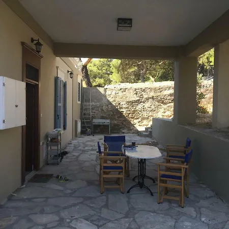 συροσ κυκλαδεσ χρουσσα πολυτελησ οικια με βεραντα αυλη κηπο * Chrousa