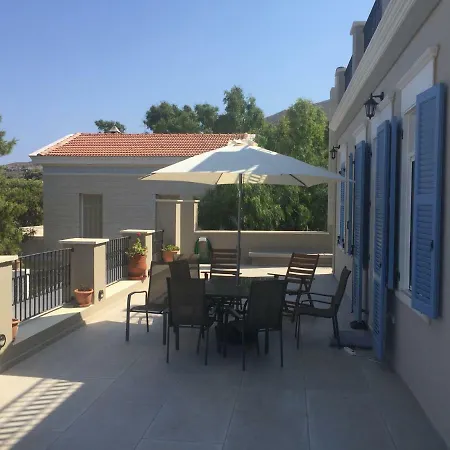 Holiday home συροσ κυκλαδεσ χρουσσα πολυτελησ οικια με βεραντα αυλη κηπο