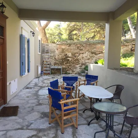 συροσ κυκλαδεσ χρουσσα πολυτελησ οικια με βεραντα αυλη κηπο