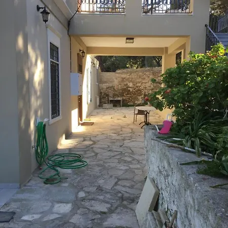 συροσ κυκλαδεσ χρουσσα πολυτελησ οικια με βεραντα αυλη κηπο Holiday home Chrousa