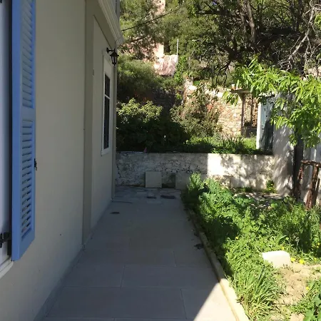Holiday home συροσ κυκλαδεσ χρουσσα πολυτελησ οικια με βεραντα αυλη κηπο Chrousa