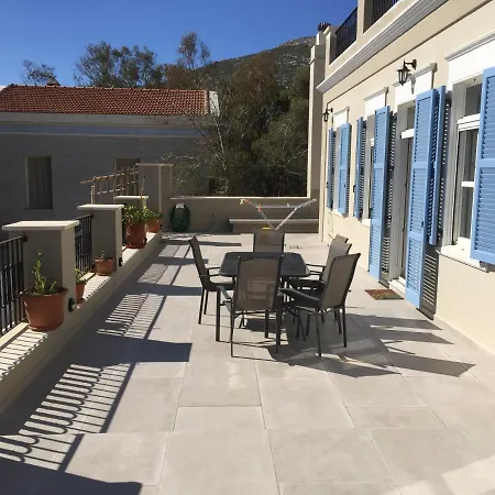 Holiday home συροσ κυκλαδεσ χρουσσα πολυτελησ οικια με βεραντα αυλη κηπο Chrousa